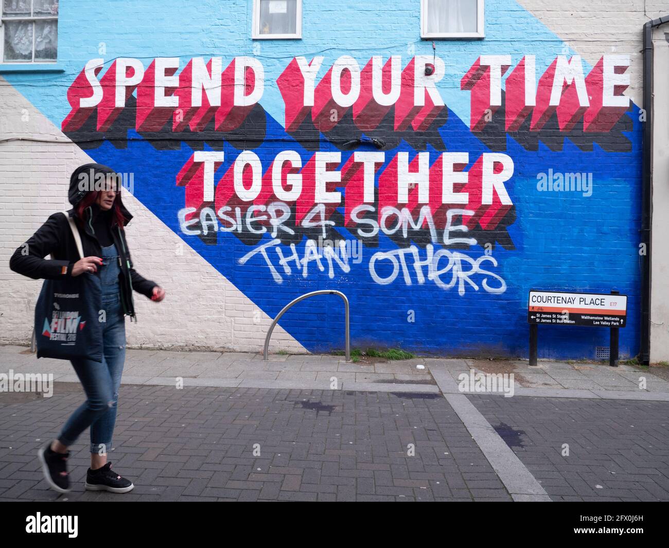 Graffiti Walthamstow High Street, London reading Spend your time together and easier for some than others Stock Photo
