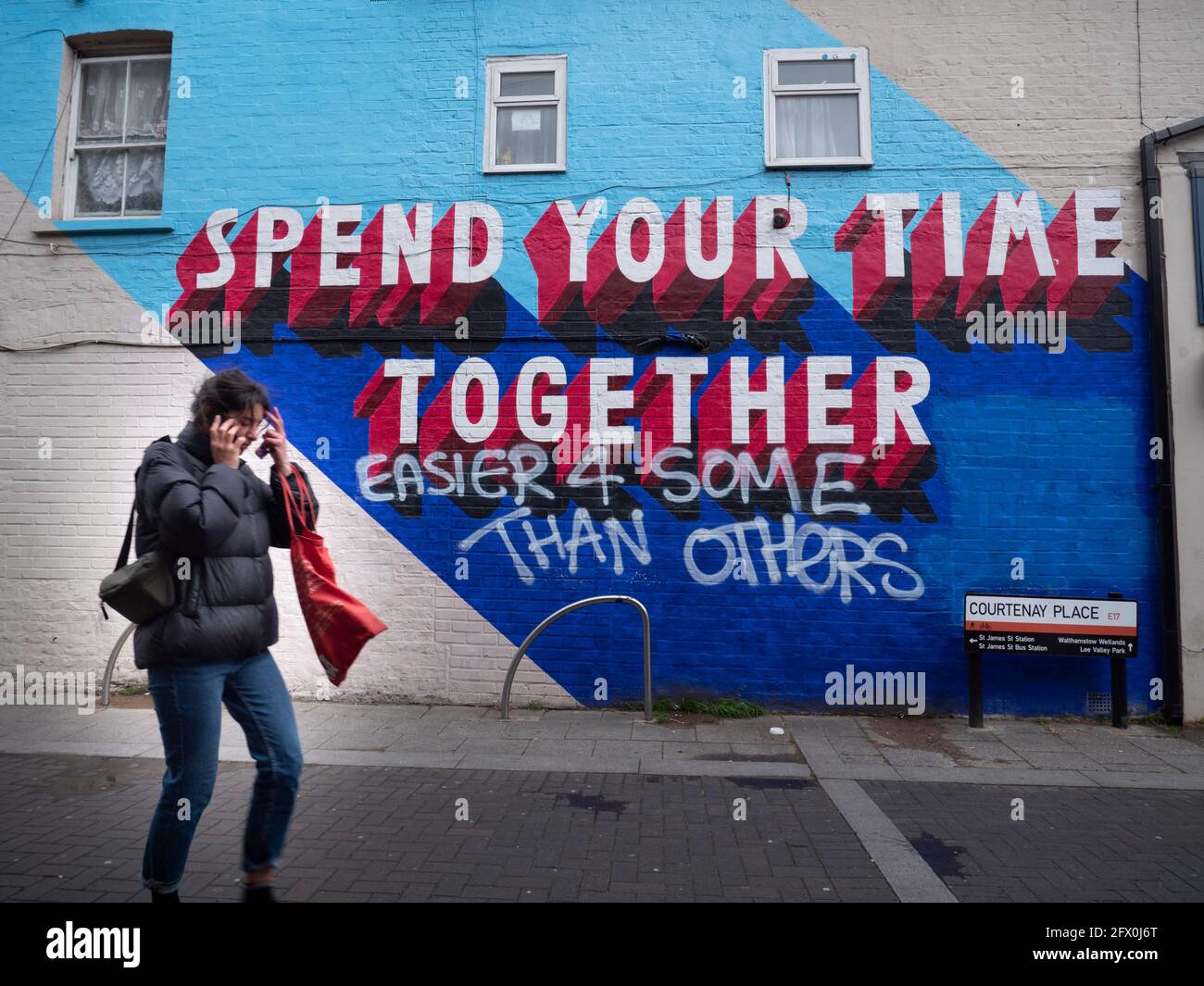 Graffiti Walthamstow High Street, London reading Spend your time together and easier for some than others Stock Photo