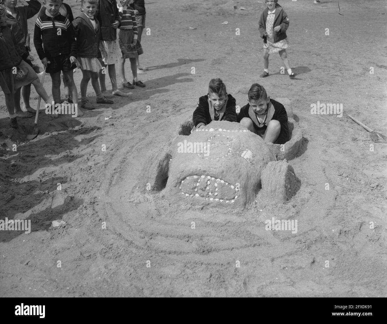 Sand building contests for children in Zandvoort twins Nico and Anton Uitenbogaart make racing car, 13 August 1958, Children, Sand building contests, The Netherlands, 20th century press agency photo, news to remember, documentary, historic photography 1945-1990, visual stories, human history of the Twentieth Century, capturing moments in time Stock Photo