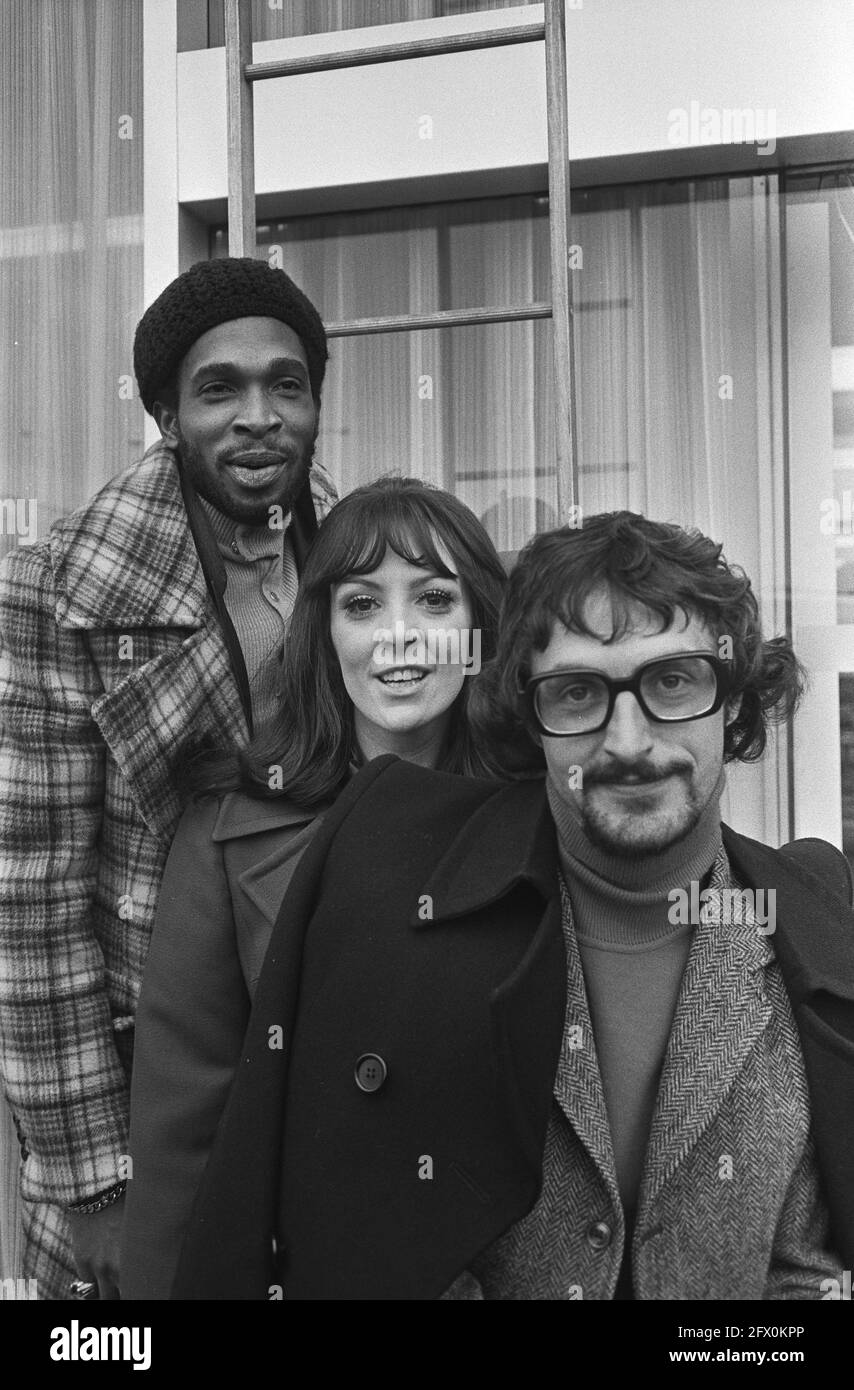 Singer Samantha Jones (center), (left) Horace Face (right) Jonathan King,  three English pop stars, arrive at Schiphol Airport, October 28, 1970,  arriving, singers, The Netherlands, 20th century press agency photo, news to