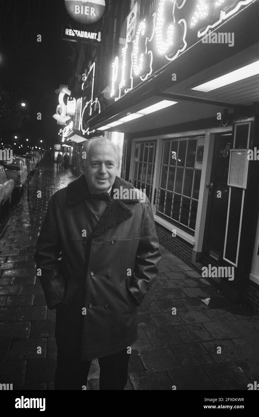 Singer Leo Fuld performs at San Remo Bar Amsterdam, commission Haagsche Courant, November 22, 1971, singers, The Netherlands, 20th century press agency photo, news to remember, documentary, historic photography 1945-1990, visual stories, human history of the Twentieth Century, capturing moments in time Stock Photo