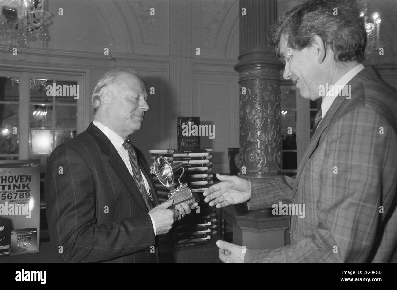Silver Phonograph for Bernard Haitink, April 12, 1988, conductors, awards, The Netherlands, 20th century press agency photo, news to remember, documentary, historic photography 1945-1990, visual stories, human history of the Twentieth Century, capturing moments in time Stock Photo