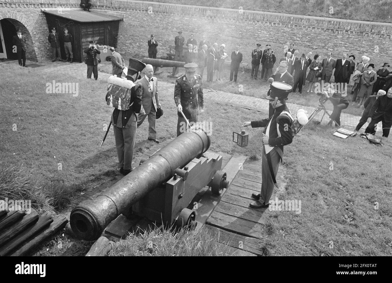HRH Prince Bernhard opens expansion of the Fortress Museum in Naarden Prince Bernhard sticks a fuse in a cannon, 7 May 1969, museums, openings, princes, The Netherlands, 20th century press agency photo, news to remember, documentary, historic photography 1945-1990, visual stories, human history of the Twentieth Century, capturing moments in time Stock Photo