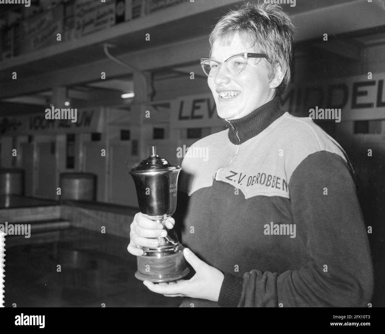 Swimming contests in the Sportfondsenbad Oost for the title All round swimmer, Henny van de Velde, October 15, 1960, SPORTFONDSENBADEN, TITELS, SWIMMING CONDITIONS, The Netherlands, 20th century press agency photo, news to remember, documentary, historic photography 1945-1990, visual stories, human history of the Twentieth Century, capturing moments in time Stock Photo