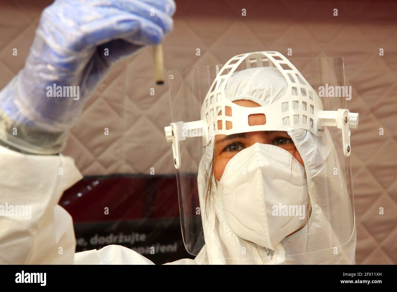 testovací stanoviště, SARS-CoV-2, covid, testování, PCR test, epidemie, přítomnost viru, karanténa, test, vzorek, Stock Photo