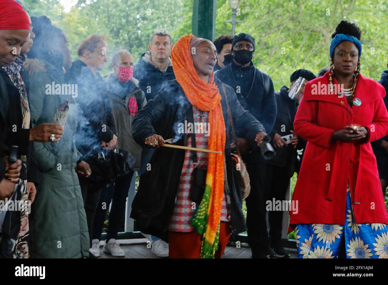 London (UK), 24 May 2021: Friends and family gather in Ruskin Park near King's College Hospital for a vigil for shot activist Sasha Johnson. Johnson w Stock Photo