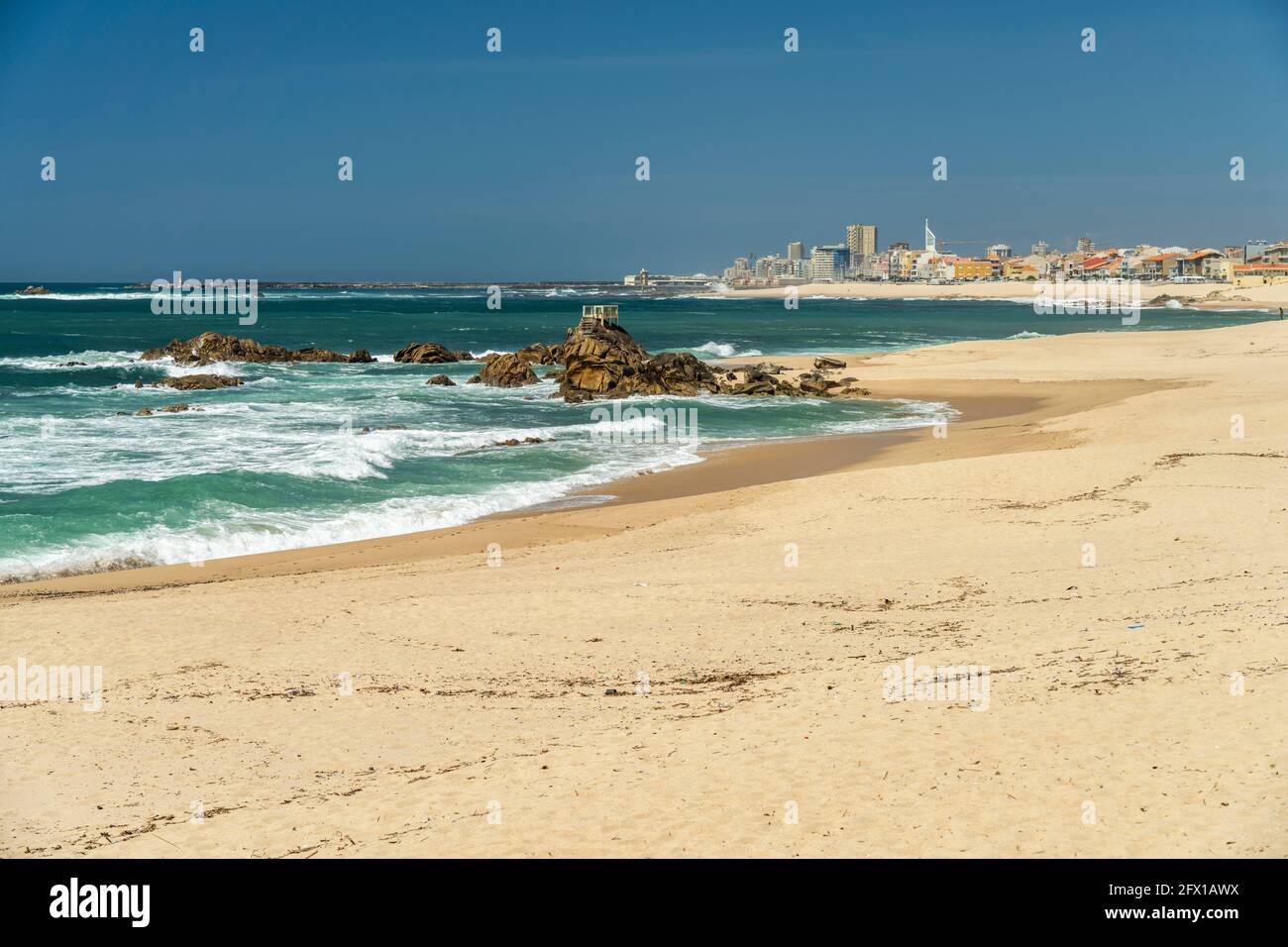 Der Strand Praia das Caxinas und Vila do Conde, Portugal, Europa   | Praia das Caxinas beach and Vila do Conde, Portugal, Europe Stock Photo