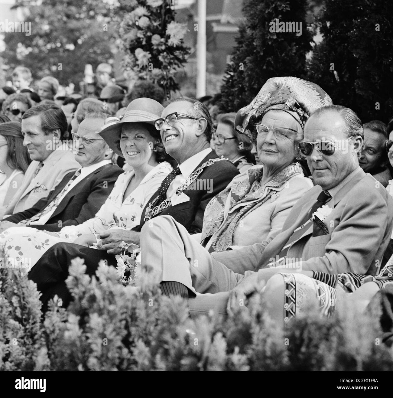 Royal family celebrates silver jubilee Black and White Stock Photos ...