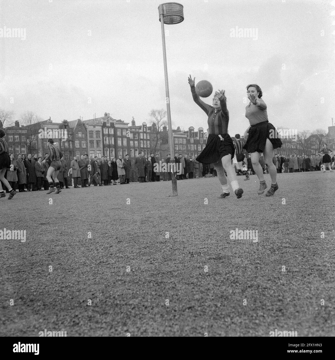 Korfball Swift against Allen Weerbaar 4-5, 19 January 1958, korfball, sports, The Netherlands, 20th century press agency photo, news to remember, documentary, historic photography 1945-1990, visual stories, human history of the Twentieth Century, capturing moments in time Stock Photo