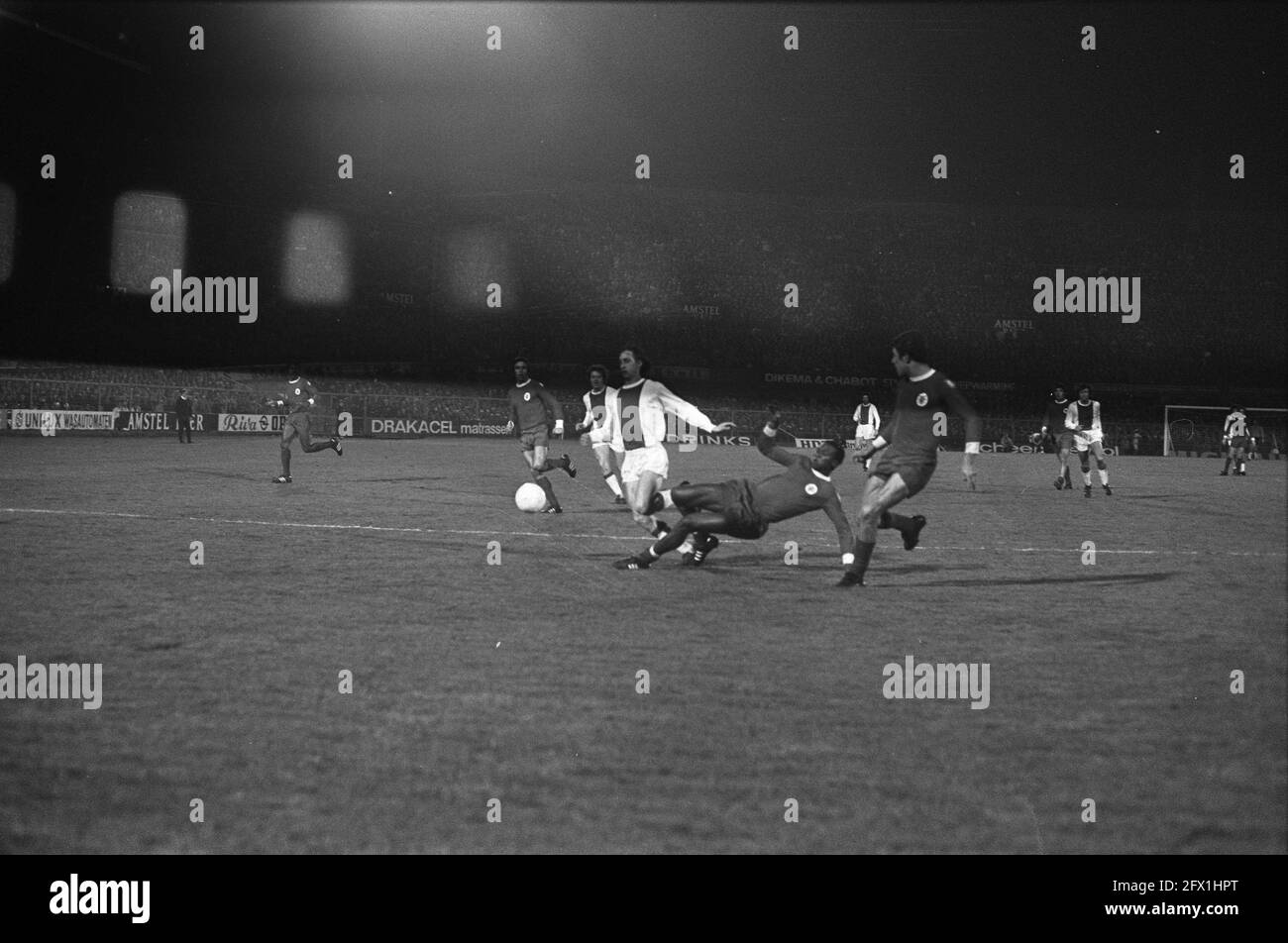 Feyenoord against Radnicki Nis 1-0 UEFA-cup. Jan van Deinsen (l