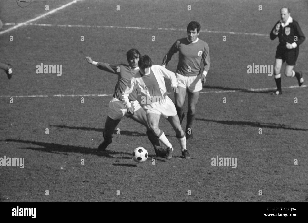 Ajax against Benfica 3-0, quarterfinal match Europacup I in Paris game moments (from a high vantage point), March 5, 1969, sports, soccer, The Netherlands, 20th century press agency photo, news to remember, documentary, historic photography 1945-1990, visual stories, human history of the Twentieth Century, capturing moments in time Stock Photo