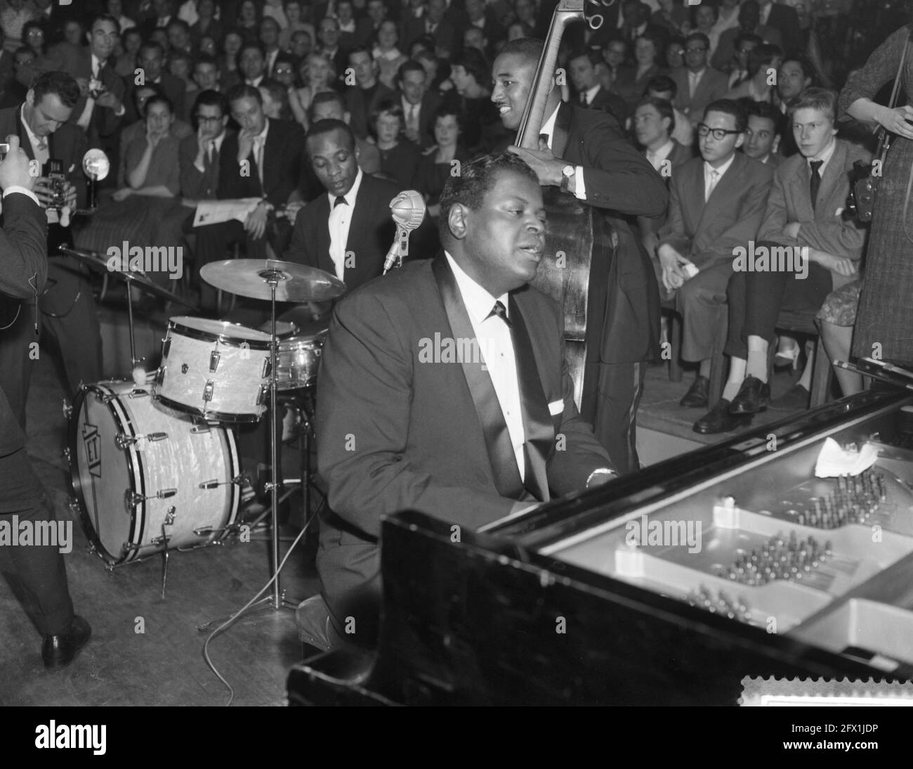 Performance of Jazz at the Philharmonica in the concert hall, Oscar Peterson at the piano in action. In the background bassist Ray Brown, drummer Ed Thigpen, April 11, 1959, The Netherlands, 20th century press agency photo, news to remember, documentary, historic photography 1945-1990, visual stories, human history of the Twentieth Century, capturing moments in time Stock Photo