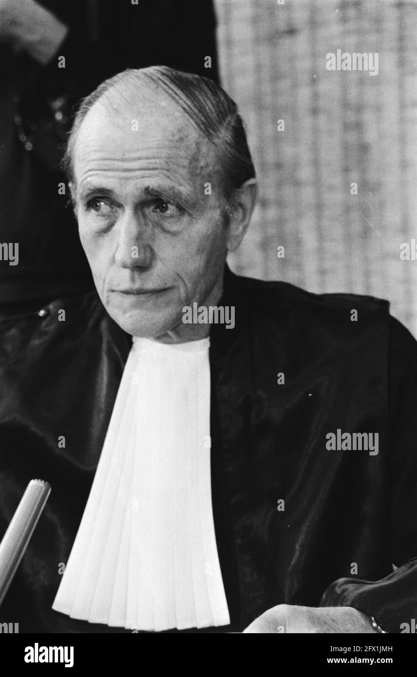 Interlocutory proceedings residents and owners flats Prins Hendrikkade contra squatters (Amsterdam); court presiding judge Borgerhof Mulder, head, 3 July 1980, DONATIONS, CRAKERS, The Netherlands, 20th century press agency photo, news to remember, documentary, historic photography 1945-1990, visual stories, human history of the Twentieth Century, capturing moments in time Stock Photo