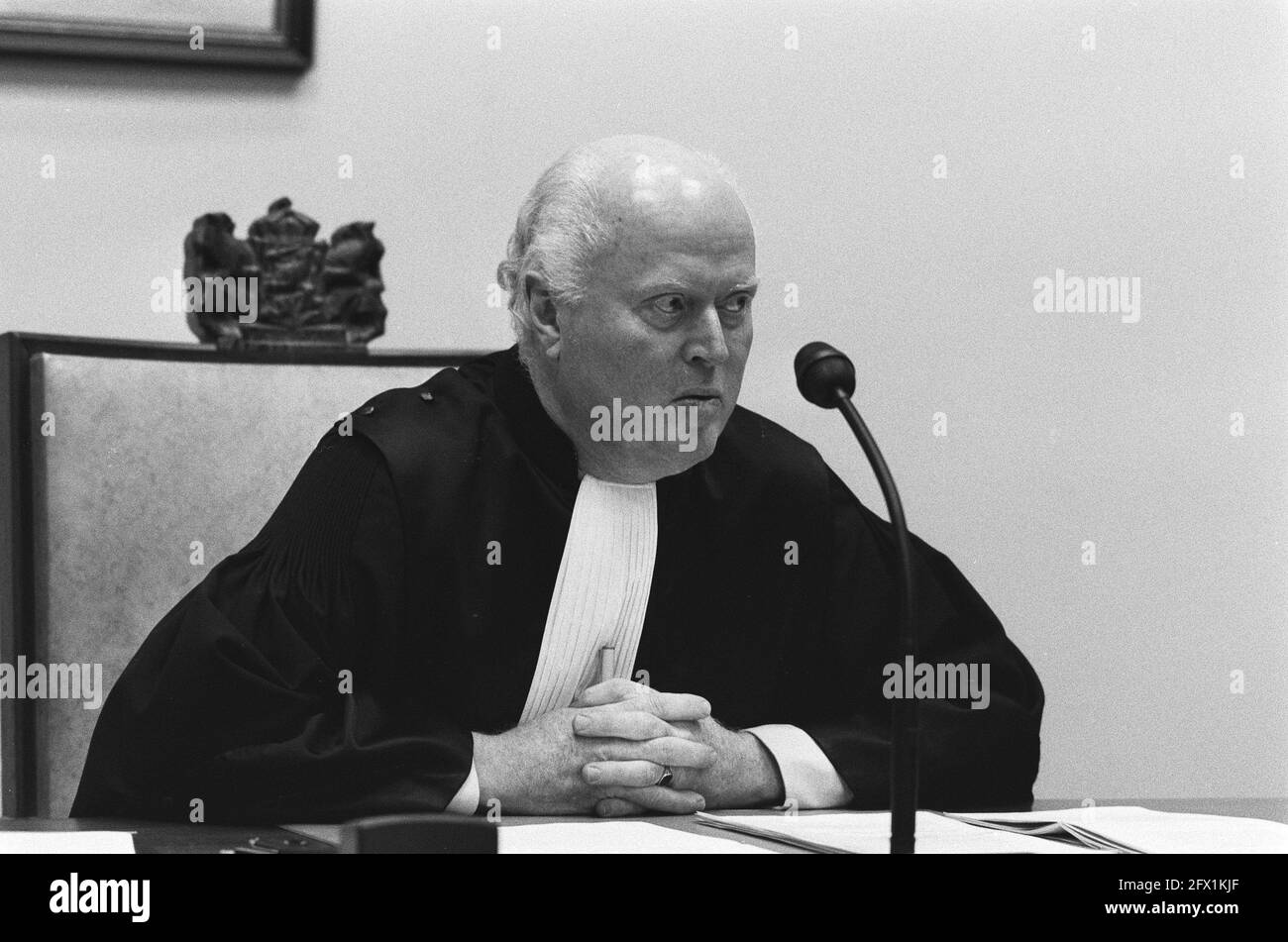 Summary proceedings of transport employers against the transport union FNV; the presiding judge of the Utrecht District Court Mr. C. van Harinxma thoe Slooten, 16 December 1985, GEDING, presidents, courts, The Netherlands, 20th century press agency photo, news to remember, documentary, historic photography 1945-1990, visual stories, human history of the Twentieth Century, capturing moments in time Stock Photo