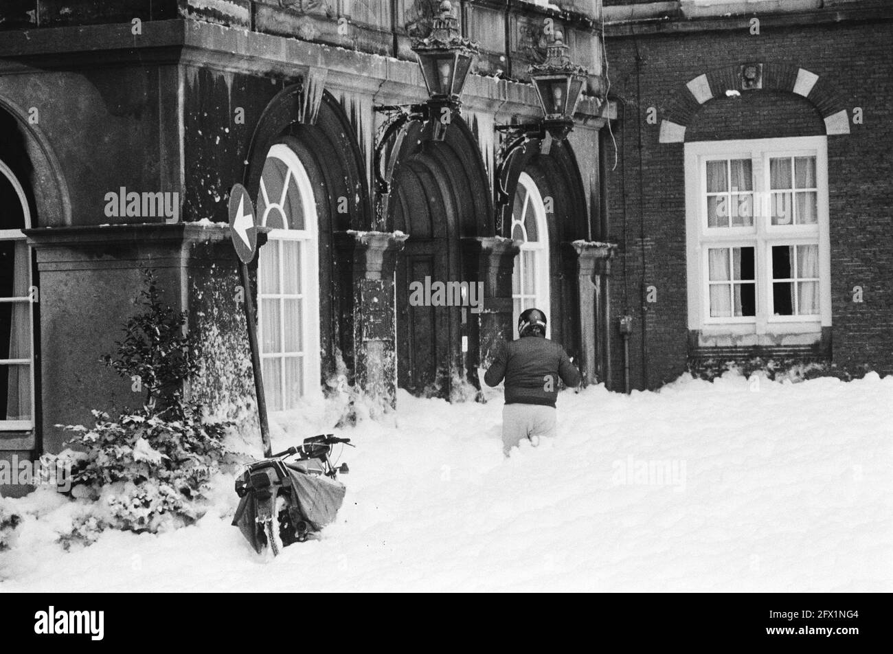 Newspaper delivery man tries hires stock photography and images Alamy