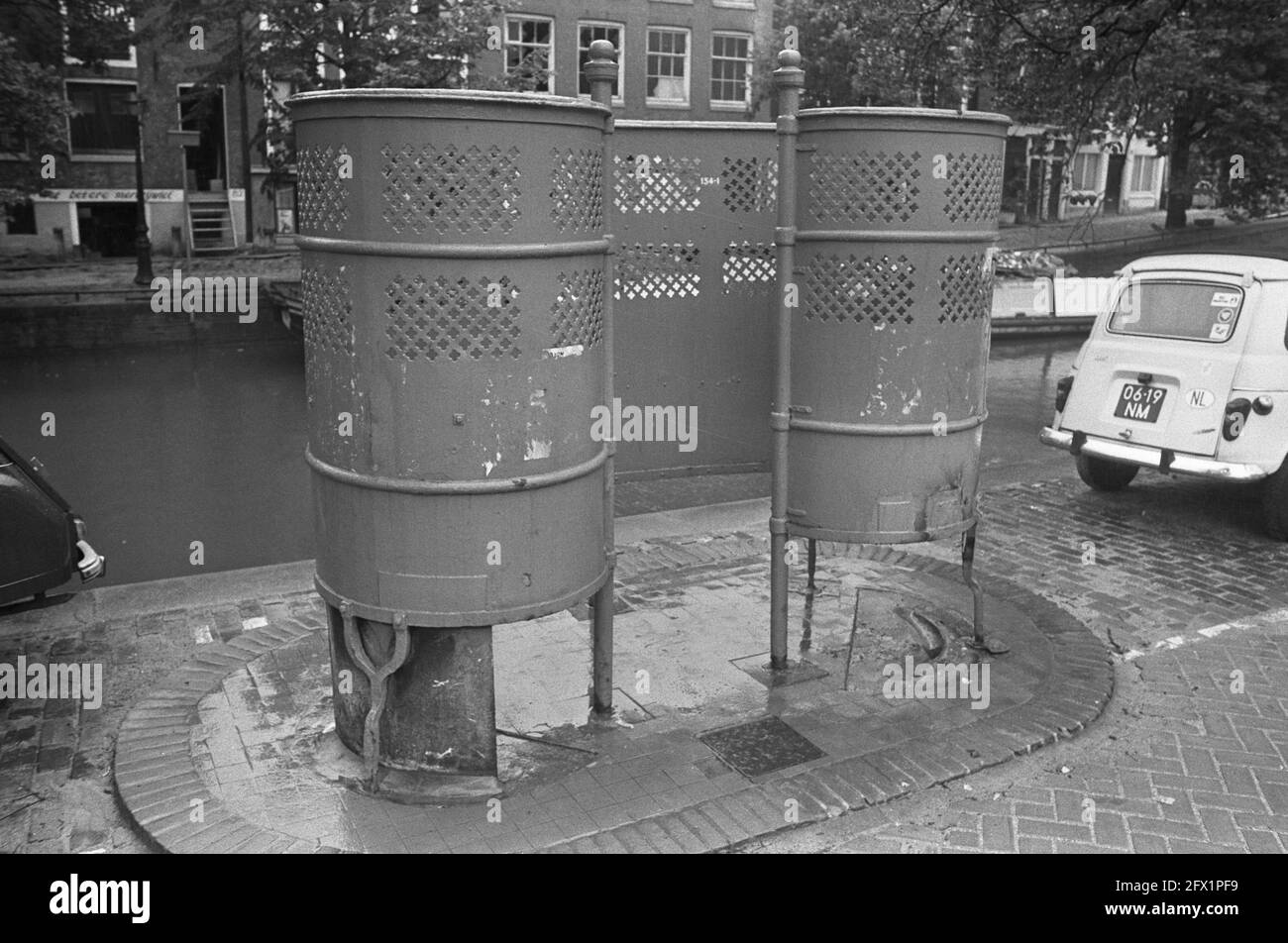 Historic urinal Black and White Stock Photos & Images Alamy