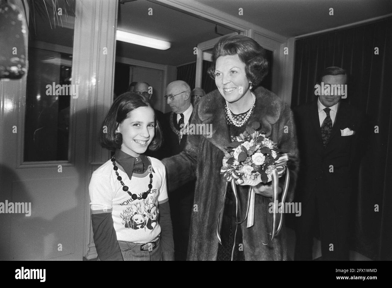 Princess Beatrix receives flowers from the daughter of bassist Raymond Nijenhuis; in the middle Mayor Ivo Samkalden, March 14, 1977, concerts, girls, princesses, The Netherlands, 20th century press agency photo, news to remember, documentary, historic photography 1945-1990, visual stories, human history of the Twentieth Century, capturing moments in time Stock Photo