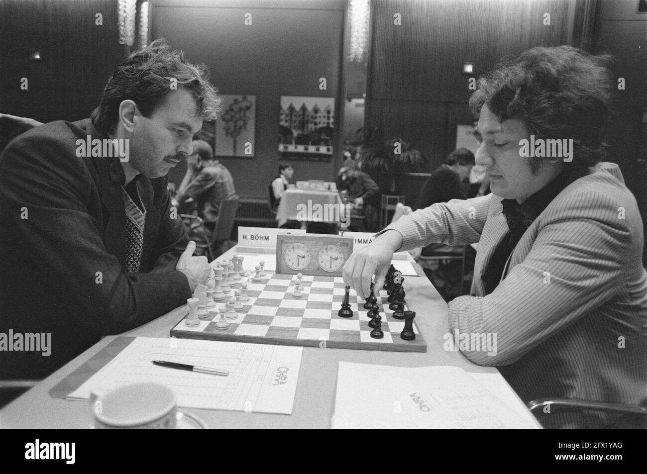 Tenth Interpolis Chess Tournament in Tilburg; A. Karpov (l) against V.  Korchnoi (r), October 21, 1986, chess, tournaments, The Netherlands, 20th  century press agency photo, news to remember, documentary, historic  photography 1945-1990