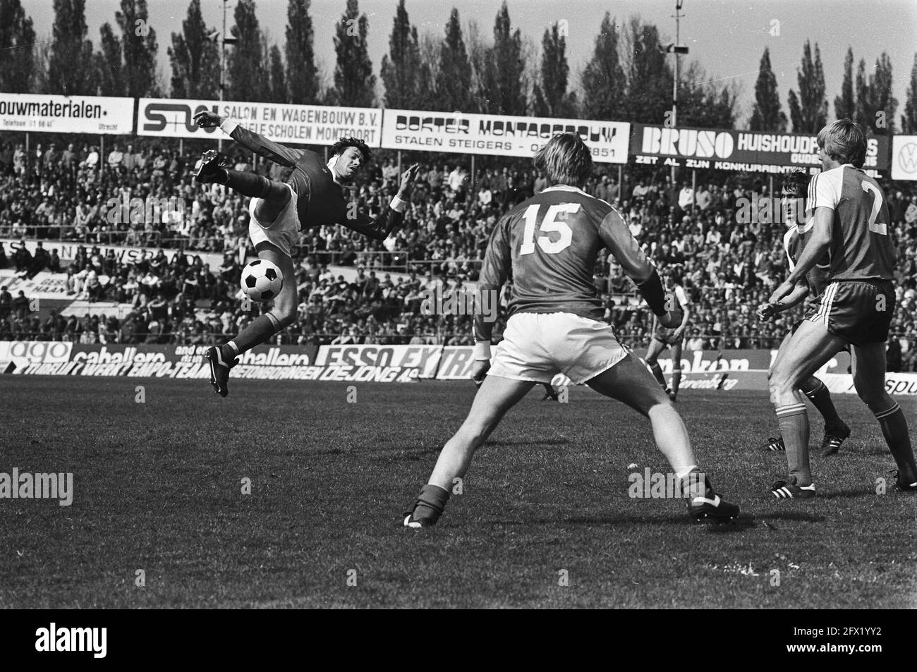 Last match in Galgenwaard stadium in Utrecht, FC Utrecht against PSV, Utrecht player Van Veen and PSV player Jansen, 20 April 1981, sports, soccer, The Netherlands, 20th century press agency photo, news to remember, documentary, historic photography 1945-1990, visual stories, human history of the Twentieth Century, capturing moments in time Stock Photo