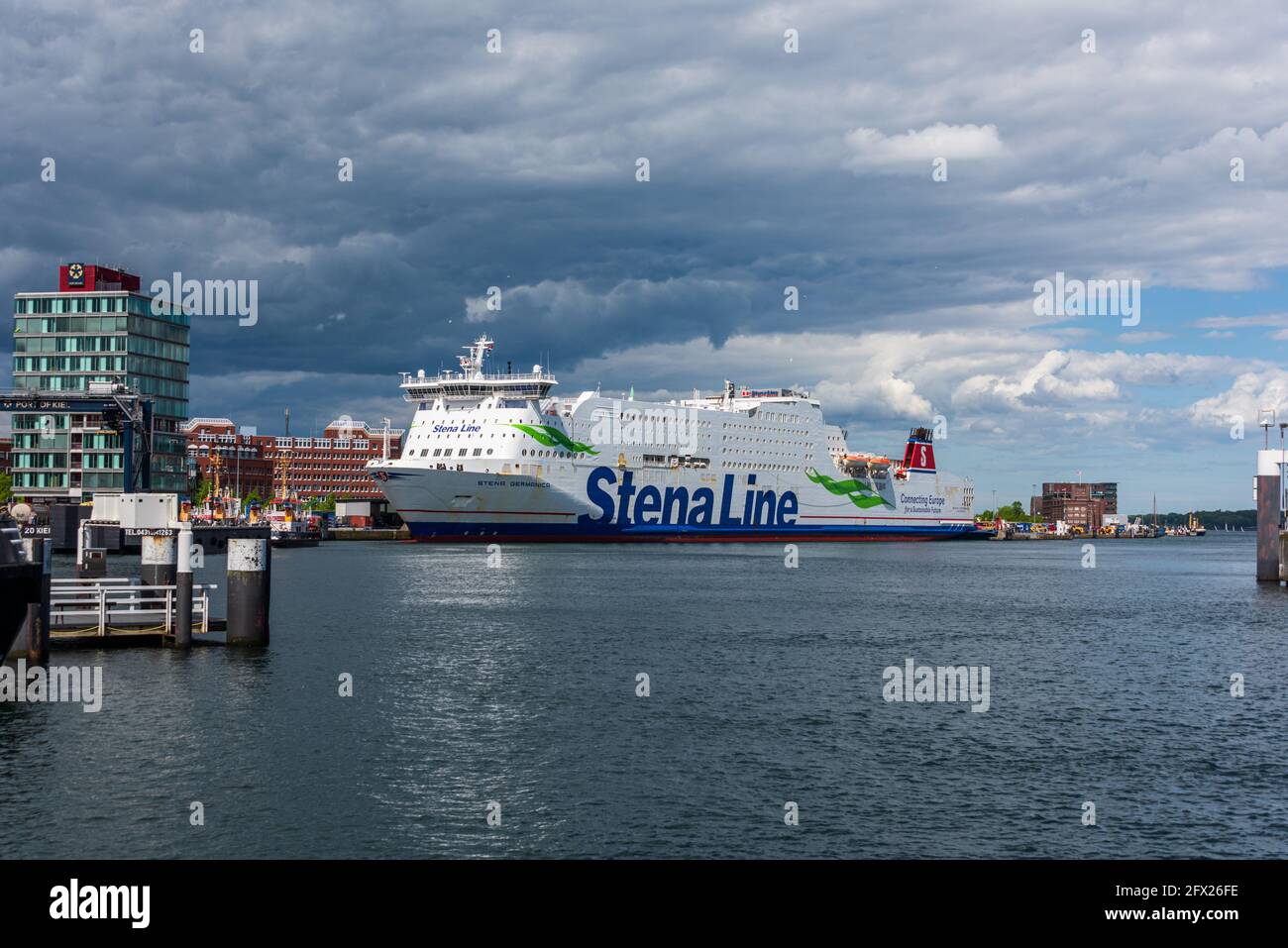 Kieler Hafen, Panoramaaufnahme Hafenbecken am Bahnhofskai mit Blick auf den Schwedenkai mit der Stena Germanica Stock Photo