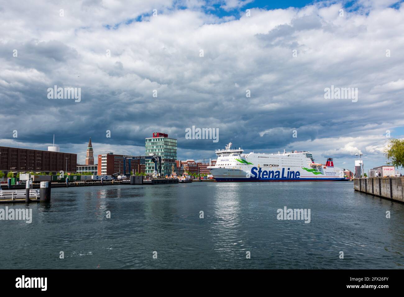 Kieler Hafen, Panoramaaufnahme Hafenbecken am Bahnhofskai mit Blick auf den Schwedenkai mit der Stena Germanica Stock Photo