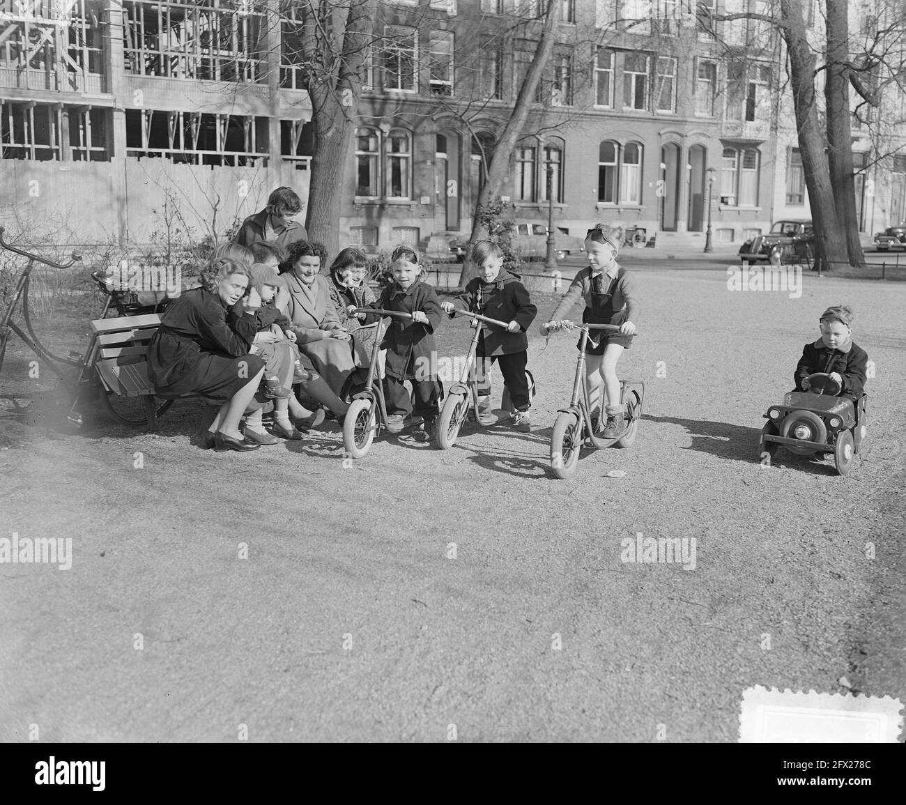 Spring weather in Amsterdam (Frederiksplein), April 8, 1954, The Netherlands, 20th century press agency photo, news to remember, documentary, historic photography 1945-1990, visual stories, human history of the Twentieth Century, capturing moments in time Stock Photo