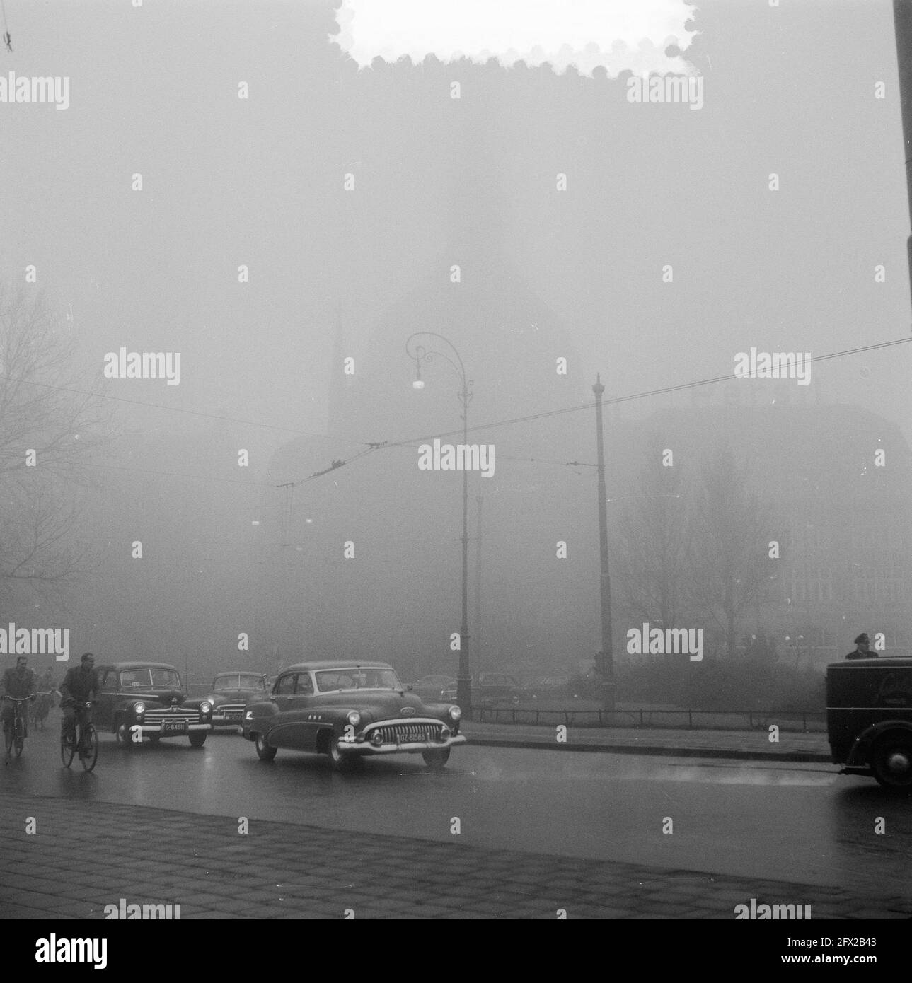 London fog on Leidseplein Amsterdam, December 22, 1953, MIST, The Netherlands, 20th century press agency photo, news to remember, documentary, historic photography 1945-1990, visual stories, human history of the Twentieth Century, capturing moments in time Stock Photo