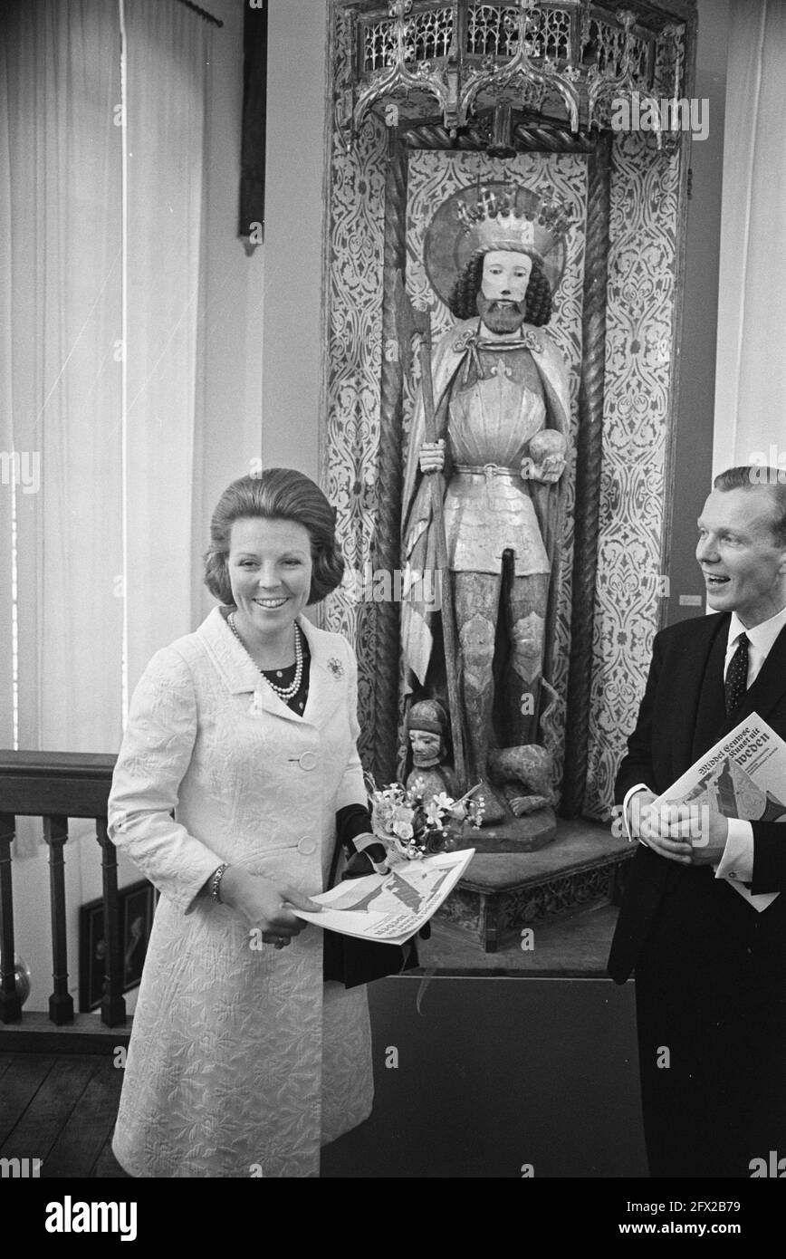Princess Beatrix opens exhibition of medieval art from Sweden in Archbishop's Museum, Utrecht; Princess Beatrix at sculpture, May 8, 1970, sculptures, openings, princesses, exhibitions, The Netherlands, 20th century press agency photo, news to remember, documentary, historic photography 1945-1990, visual stories, human history of the Twentieth Century, capturing moments in time Stock Photo