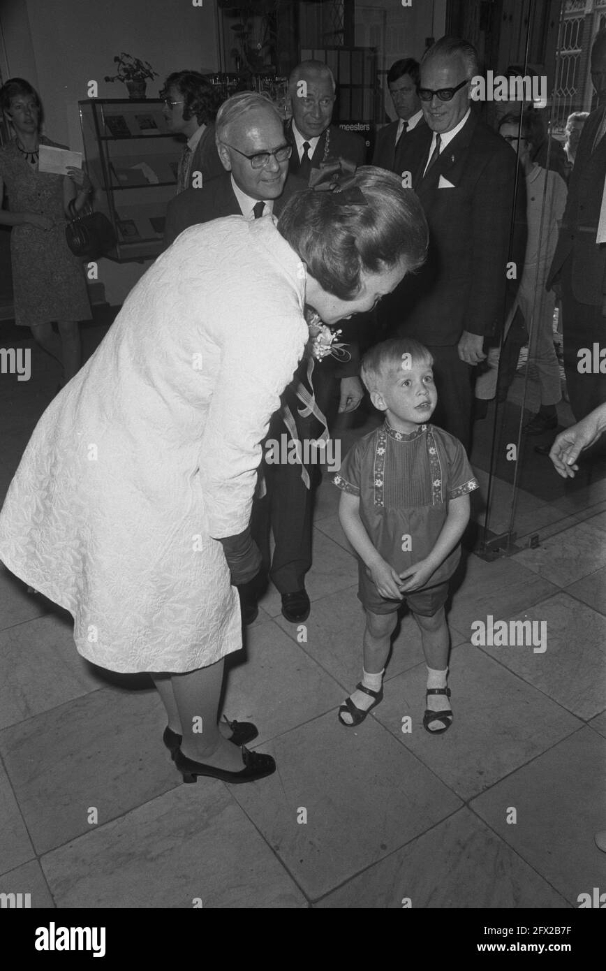 Princess Beatrix opens exhibition of medieval art from Sweden in Archbishop's Museum, Utrecht; Princess Beatrix at sculpture, May 8, 1970, sculptures, openings, princesses, exhibitions, The Netherlands, 20th century press agency photo, news to remember, documentary, historic photography 1945-1990, visual stories, human history of the Twentieth Century, capturing moments in time Stock Photo