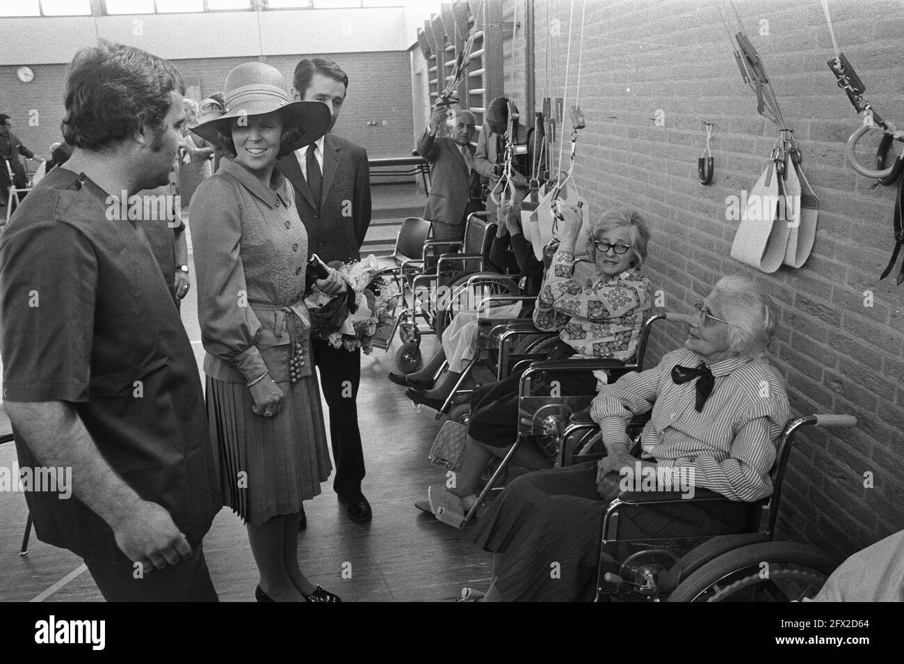 Princess Beatrix opens hospital complex Triotel Leeuwarden Princess Beatrix speaks to some patients rehabilitation center, August 10, 1971, PATIENTS, openings, rehabilitation centers, The Netherlands, 20th century press agency photo, news to remember, documentary, historic photography 1945-1990, visual stories, human history of the Twentieth Century, capturing moments in time Stock Photo