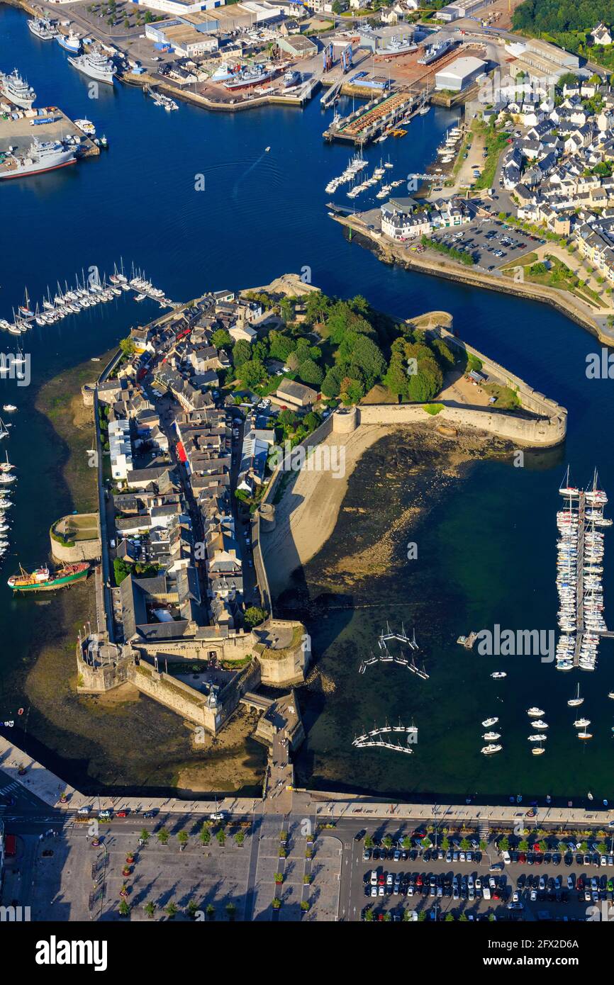 FRANCE. FINISTERE (29) CONCARNEAU. AERIAL VIEW OF VILLE CLOSE Stock Photo