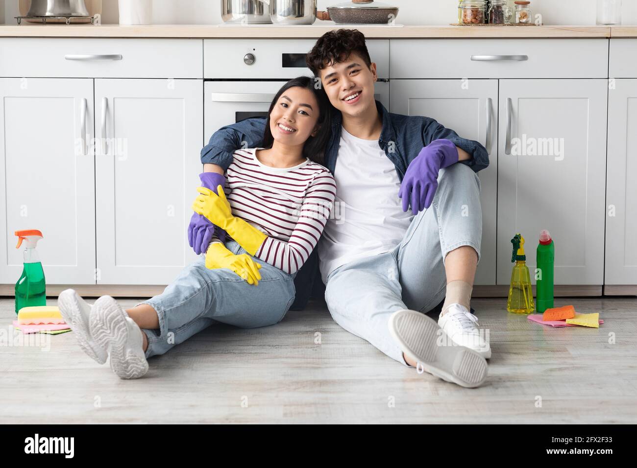 Chinese people cleaning house hi-res stock photography and images - Alamy