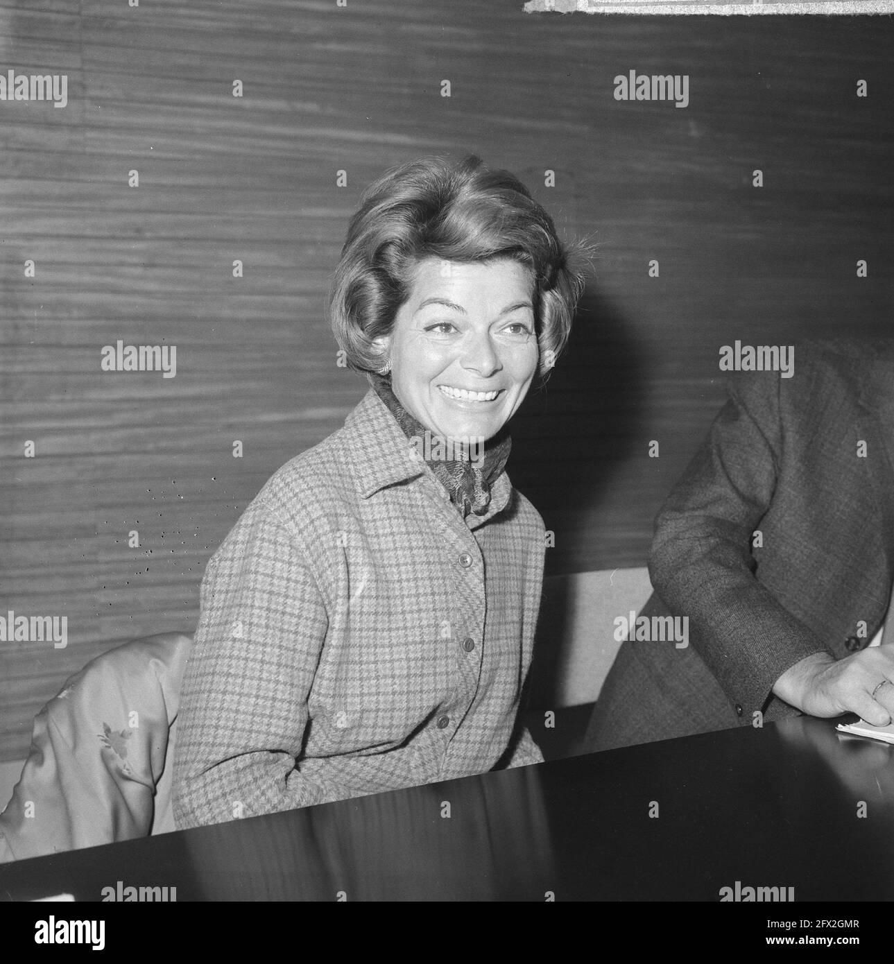 Lys Assia (singer) during press conference at Schiphol (head), December 4, 1964, press conferences, singers, The Netherlands, 20th century press agency photo, news to remember, documentary, historic photography 1945-1990, visual stories, human history of the Twentieth Century, capturing moments in time Stock Photo