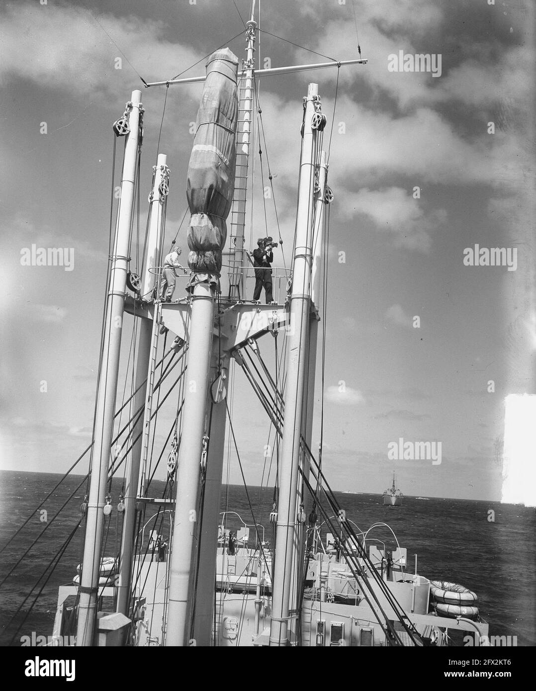 Western Fleet Maneuvers. Cameraman high in the mast, July 9, 1949, cameramen, Navy, military vessels, The Netherlands, 20th century press agency photo, news to remember, documentary, historic photography 1945-1990, visual stories, human history of the Twentieth Century, capturing moments in time Stock Photo