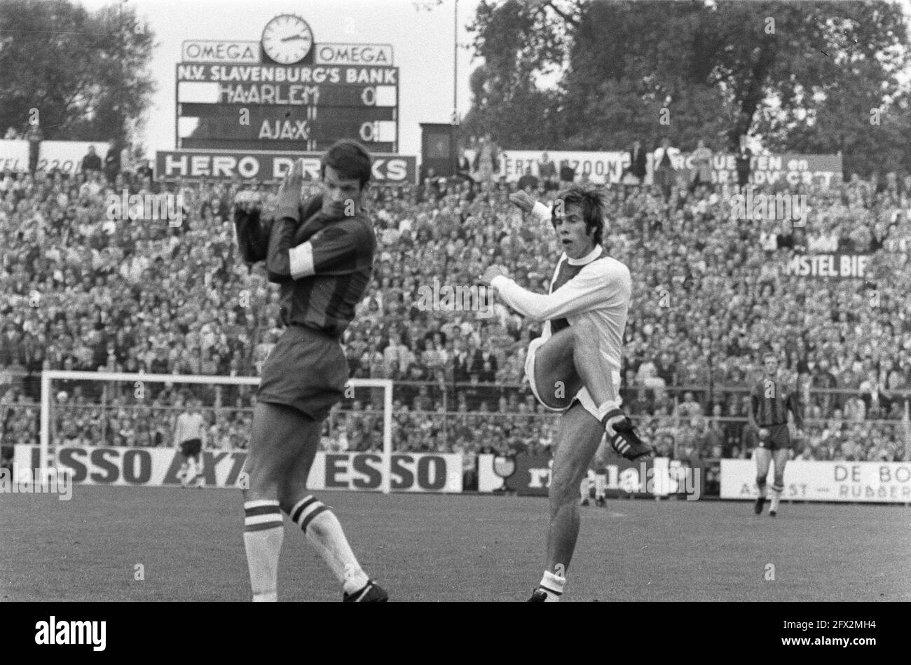 Ajax against Haarlem 4-0. Dick van Dijk, 21 September 1969
