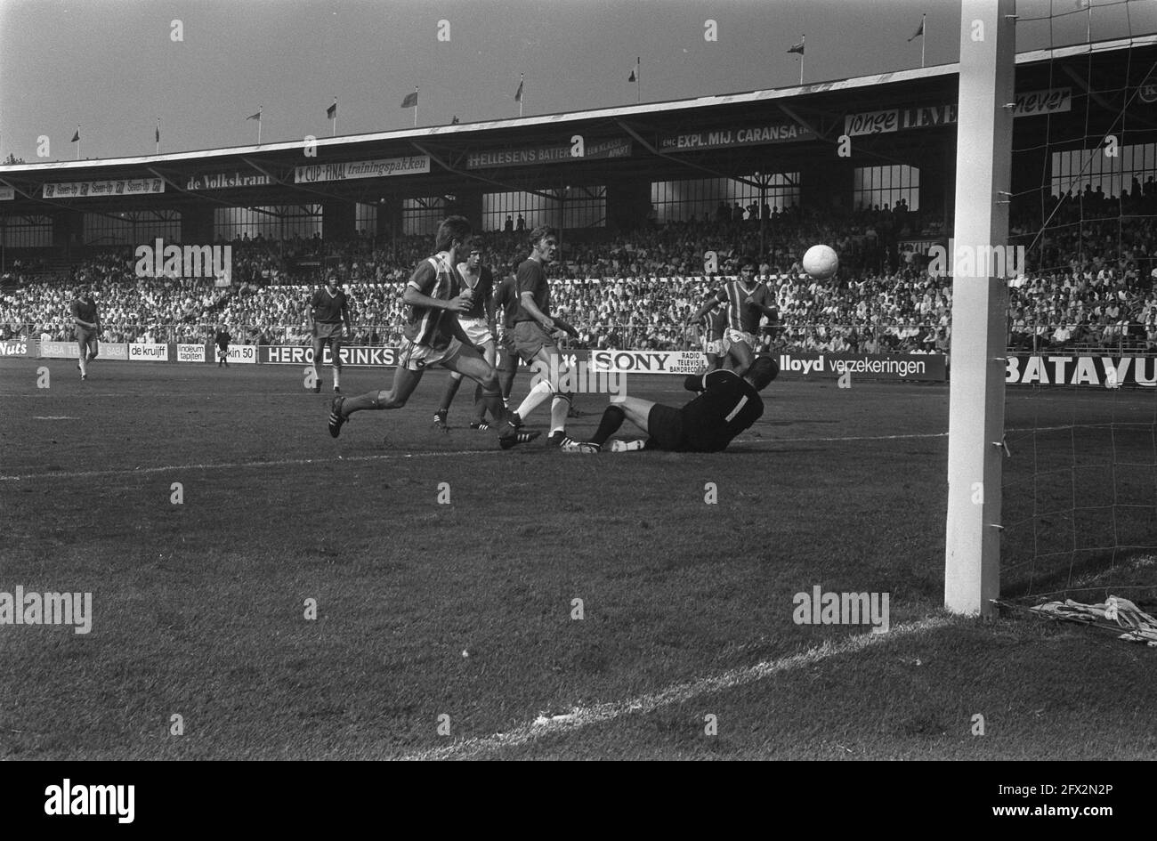 Voetbalwedstrijd finale KNVB beker, Ajax - Sparta: 2-2 - PICRYL - Public  Domain Media Search Engine Public Domain Search