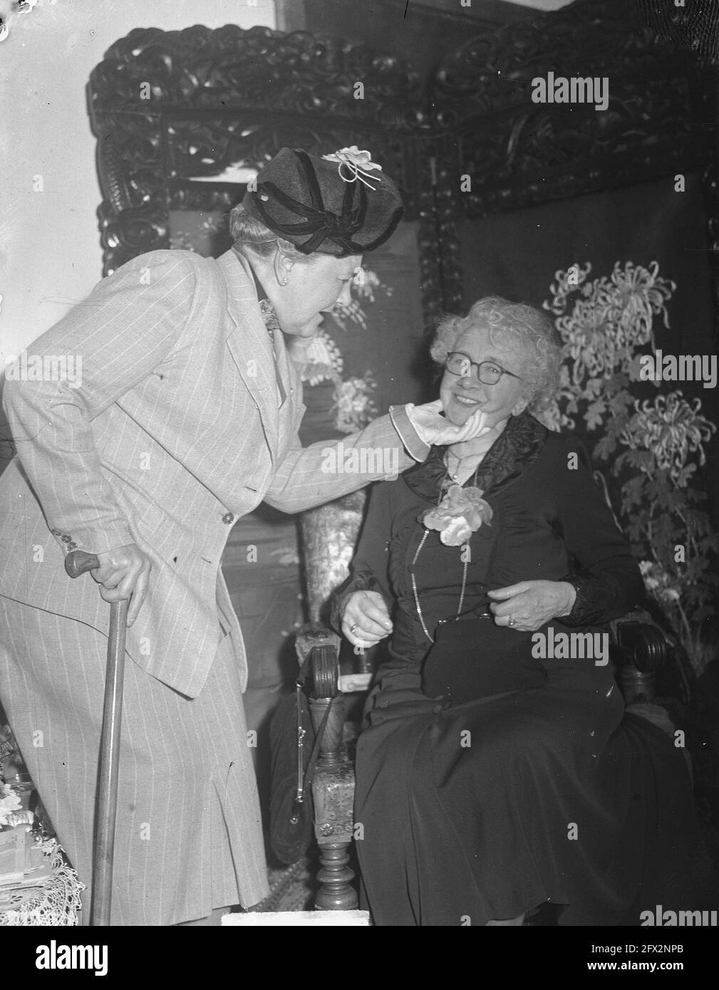 Marie van Zeggelen 80 years with R. Hoffen (= Rika Hopper), July 8, 1950, The Netherlands, 20th century press agency photo, news to remember, documentary, historic photography 1945-1990, visual stories, human history of the Twentieth Century, capturing moments in time Stock Photo