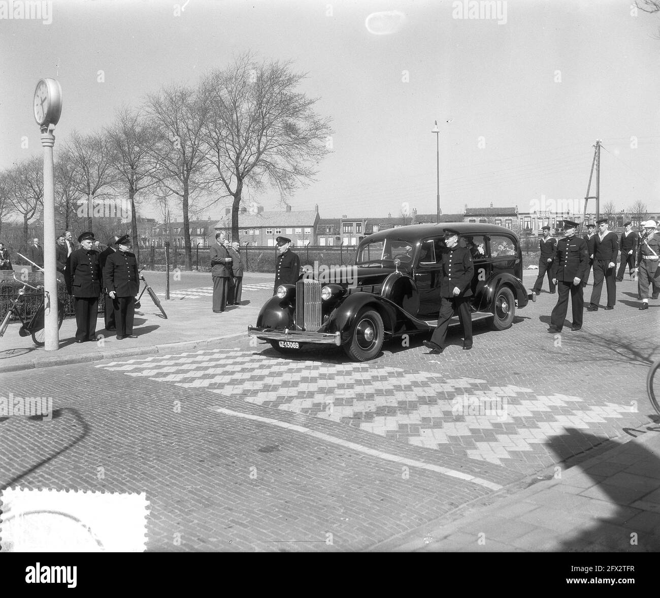 Marvo funeral Den Helder military worker Beishuizen, April 29, 1955, funerals, The Netherlands, 20th century press agency photo, news to remember, documentary, historic photography 1945-1990, visual stories, human history of the Twentieth Century, capturing moments in time Stock Photo