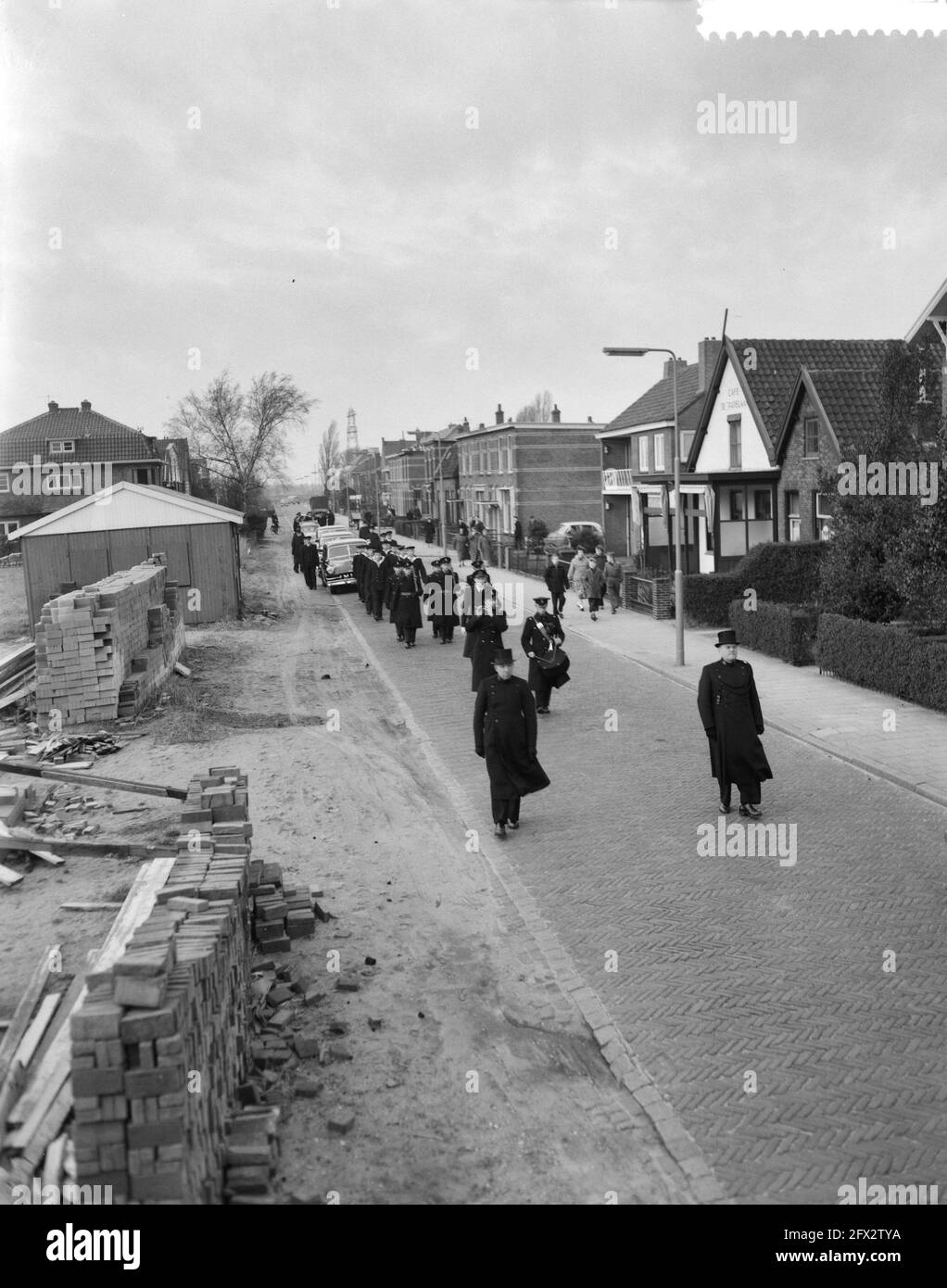 Marvo funeral military workman Krabbedijk in Voorschoten, 9 January 1958, funerals, The Netherlands, 20th century press agency photo, news to remember, documentary, historic photography 1945-1990, visual stories, human history of the Twentieth Century, capturing moments in time Stock Photo