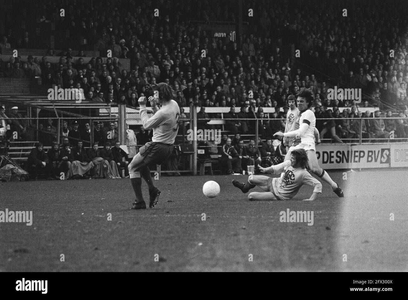 Nec against Ajax 1-3 (KNVB cup); game moments, 12 October 1975, sport,  soccer, The Netherlands, 20th century press agency photo, news to remember,  documentary, historic photography 1945-1990, visual stories, human history  of