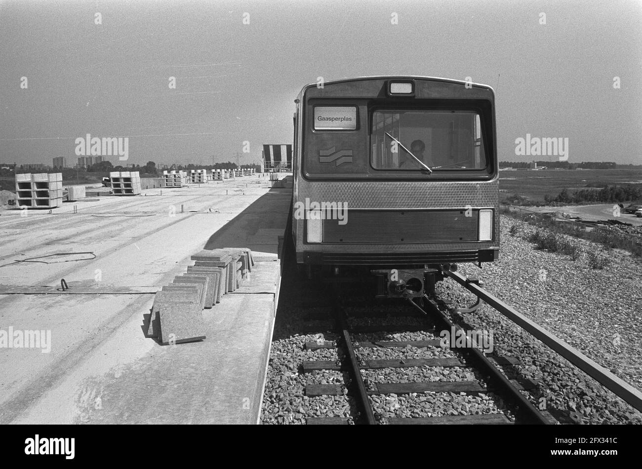 Metro conducts test over 2 kilometer section in Bijlmermeer, metro train on platform, August 14, 1973, metros, The Netherlands, 20th century press agency photo, news to remember, documentary, historic photography 1945-1990, visual Metro conducts test over 2 kilometer section in Bijlmermeer, metro train on platform, August 14, 1973, metros, The Netherlands, 20th century press agency photo, news to remember, documentary, historic photography 1945-1990, visual