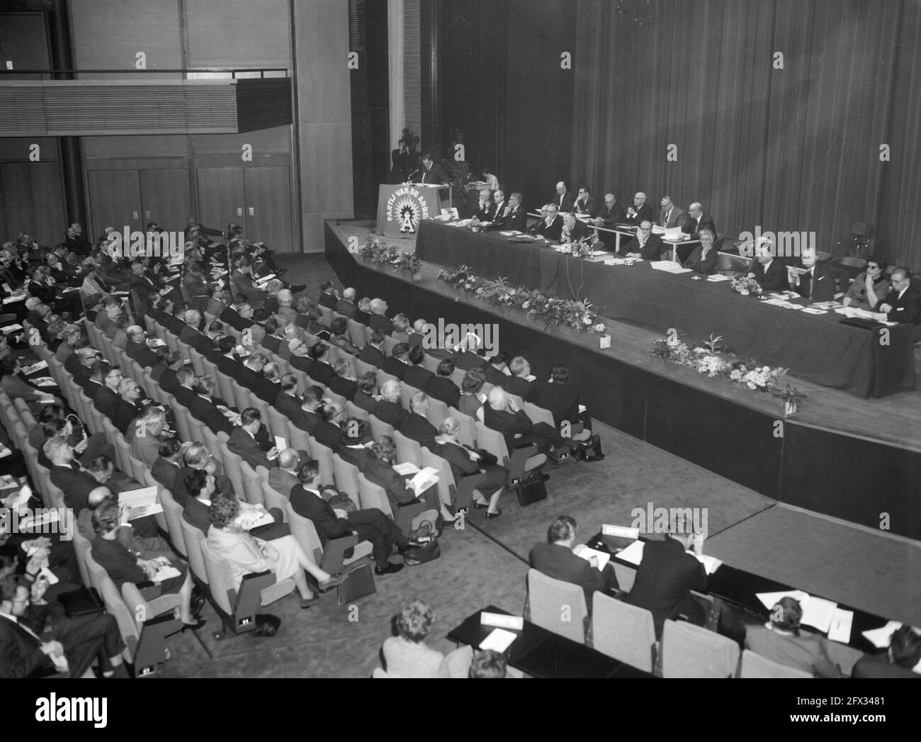 Congress Party of Labour, overview during Mr. J. G. Suurhof's speech, 5 March 1965, congresses, overviews, speeches, The Netherlands, 20th century press agency photo, news to remember, documentary, historic photography 1945-1990, visual stories, human history of the Twentieth Century, capturing moments in time Stock Photo