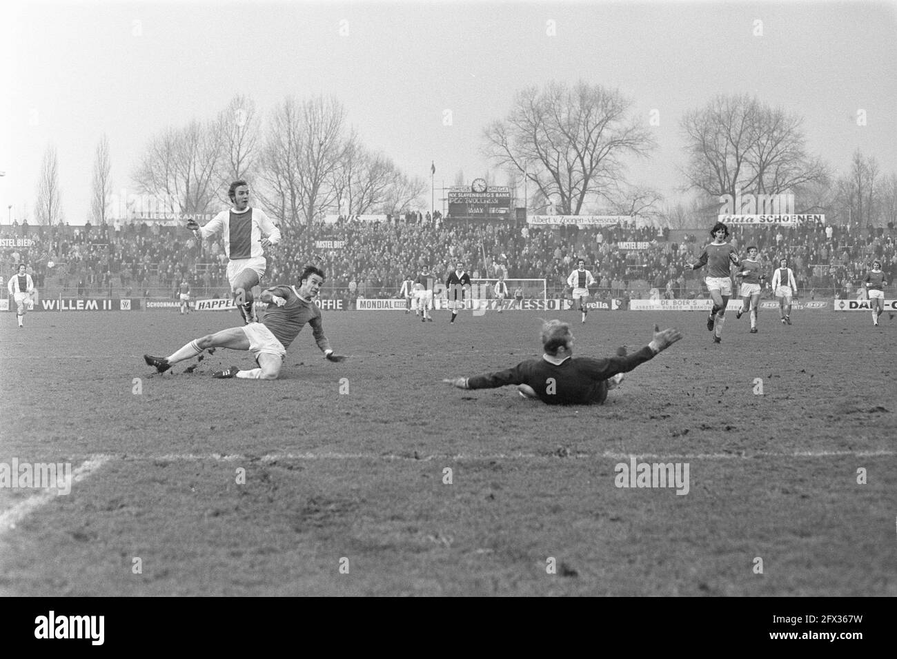 Nec against Ajax 1-3 (KNVB cup); game moments, 12 October 1975, sport,  soccer, The Netherlands, 20th century press agency photo, news to remember,  documentary, historic photography 1945-1990, visual stories, human history  of