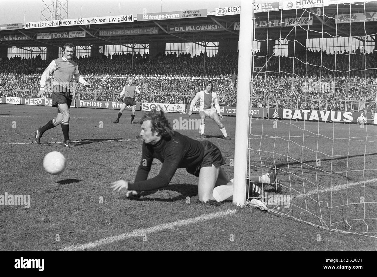 Ajax against PSV 4-1, Van Beveren in action, left Pleun Strik, March 12, 1972, sports, soccer, The Netherlands, 20th century press agency photo, news to remember, documentary, historic photography 1945-1990, visual stories, human history of the Twentieth Century, capturing moments in time Stock Photo