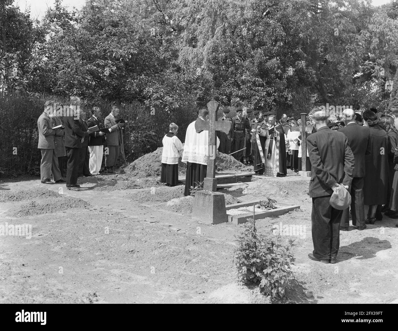 Military funeral at Spijk, June 18, 1956, funerals, military, The Netherlands, 20th century press agency photo, news to remember, documentary, historic photography 1945-1990, visual stories, human history of the Twentieth Century, capturing moments in time Stock Photo