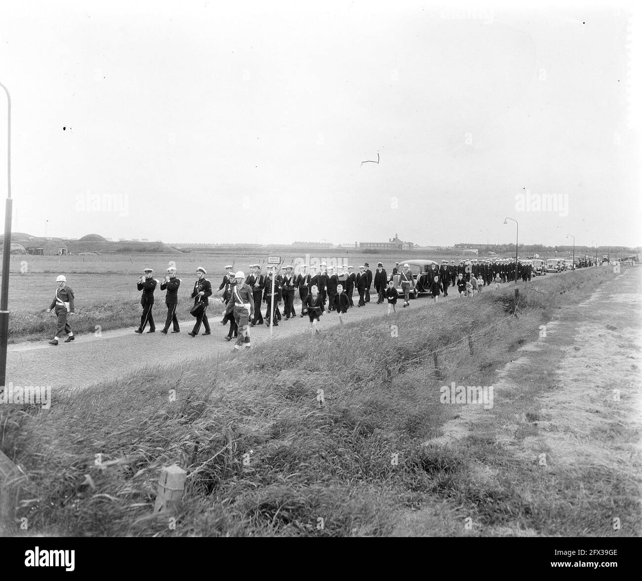 Military funeral skipper Jan Hendrik Simonis Den Helder, 5 July 1955, funerals, skippers, The Netherlands, 20th century press agency photo, news to remember, documentary, historic photography 1945-1990, visual stories, human history of the Twentieth Century, capturing moments in time Stock Photo