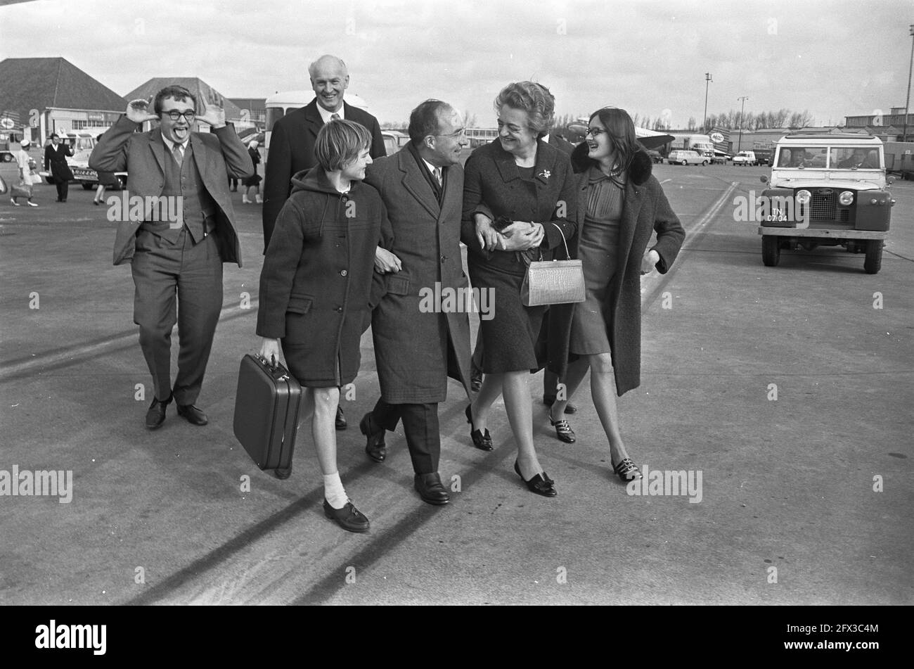 Minister Cals back from the West, Mr. Cals with wife, daughters and son, March 13, 1967, ETHANTS, SONS, arrivals, daughters, ministers, The Netherlands, 20th century press agency photo, news to remember, documentary, historic photography 1945-1990, visual stories, human history of the Twentieth Century, capturing moments in time Stock Photo