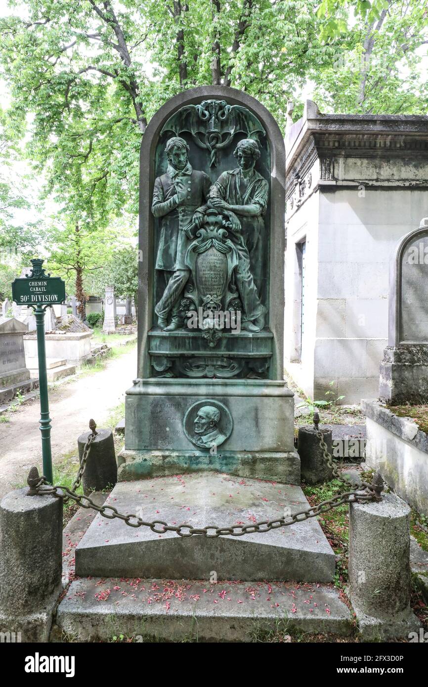 FAMOUS GRAVES AT THE PERE LACHAISE CEMETERY, PARIS Stock Photo Alamy