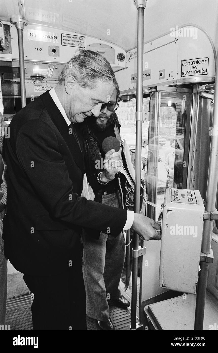 Minister Tuijnman buys 1st strippenkaart (for city and regional transport throughout the Netherlands) in Rotterdam;, May 7, 1980, STREEKVERVOER, ministers, The Netherlands, 20th century press agency photo, news to remember, documentary, historic photography 1945-1990, visual stories, human history of the Twentieth Century, capturing moments in time Stock Photo