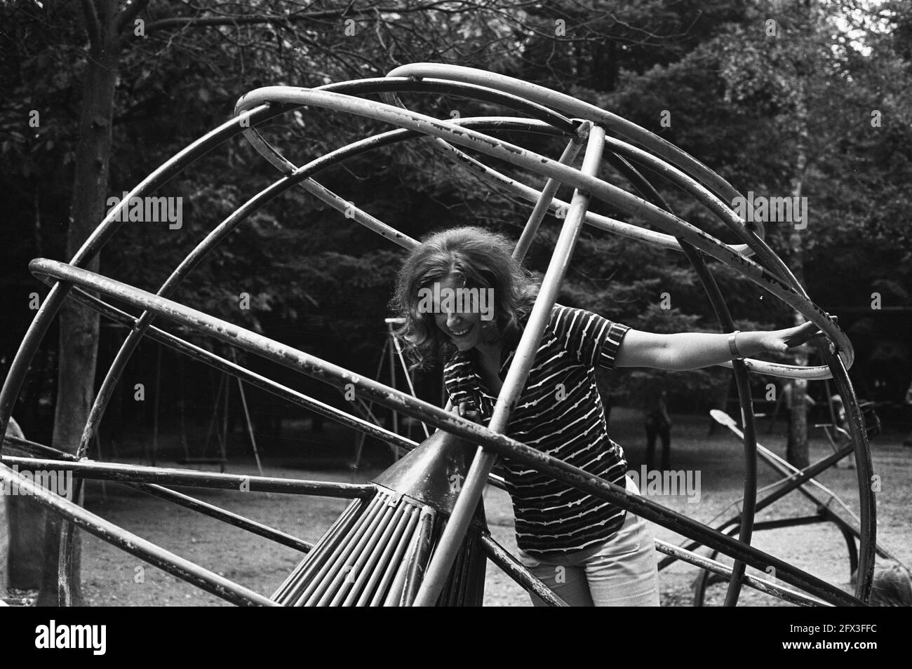 Conny Vink in Amersfoort Zoo, commissioned by AVRO, August 13, 1972, ANIMALS PARKS, The Netherlands, 20th century press agency photo, news to remember, documentary, historic photography 1945-1990, visual stories, human history of the Twentieth Century, capturing moments in time Stock Photo